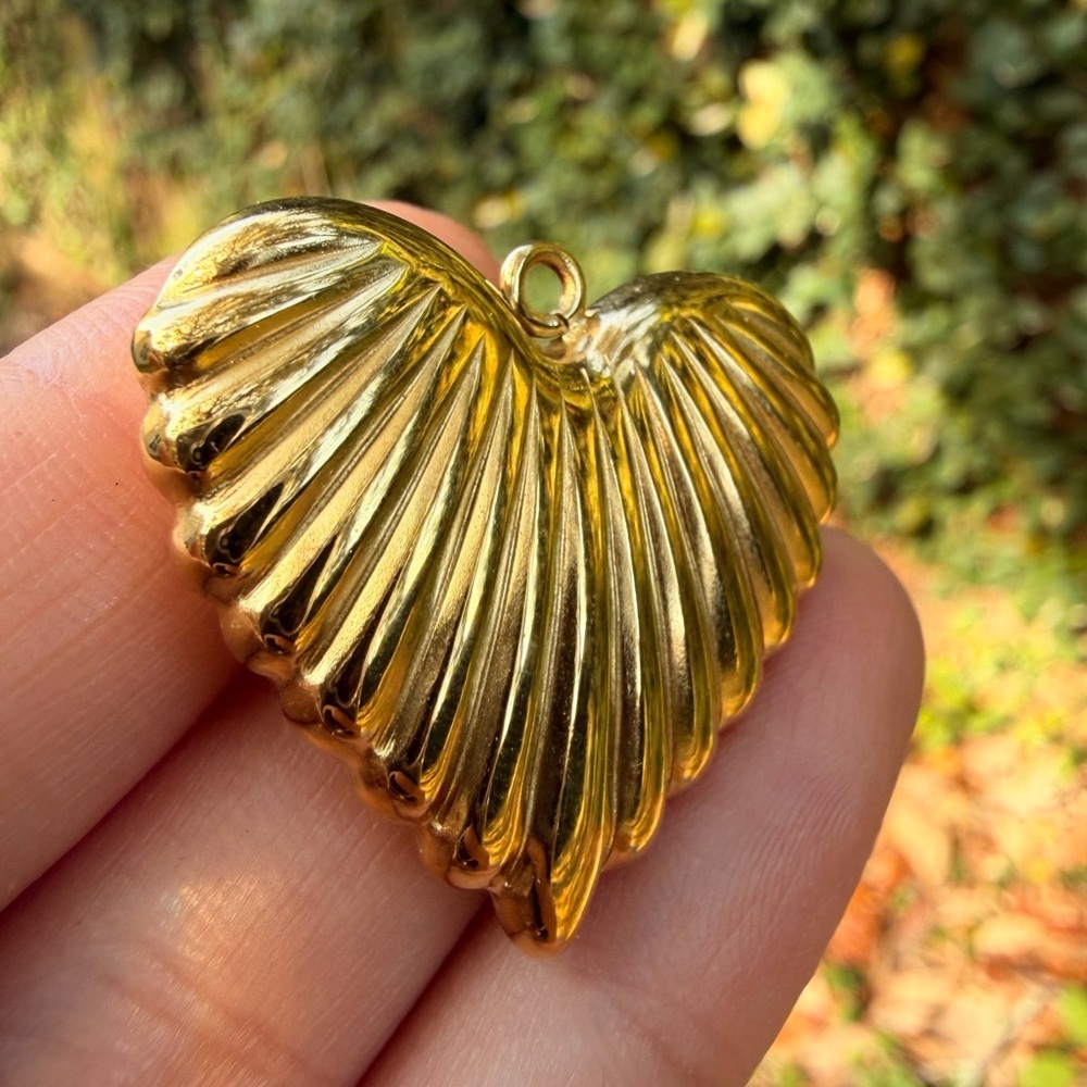 Cute Etched Puffy Heart Pendant Charm in 18K Gold (Bail Not Included) - Picture 3 of 4